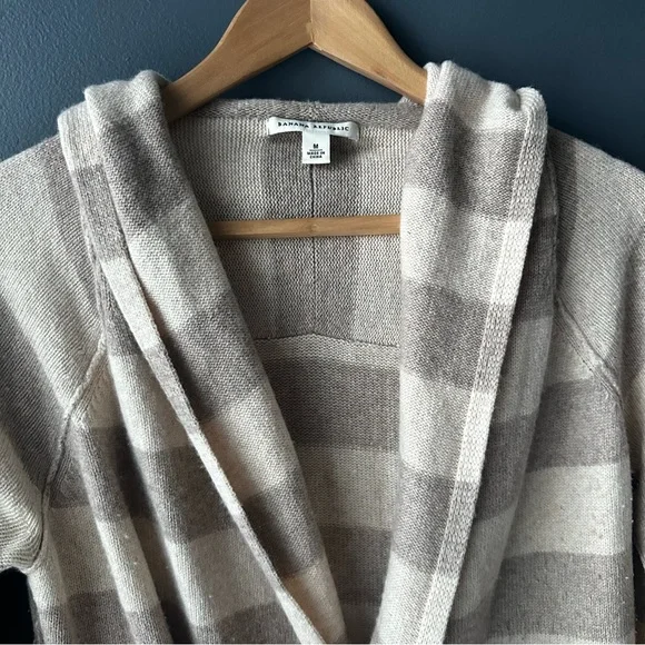 🩶 BANANA REPUBLIC women’s hooded cardigan size medium gray and tan stripes - Picture 4 of 11